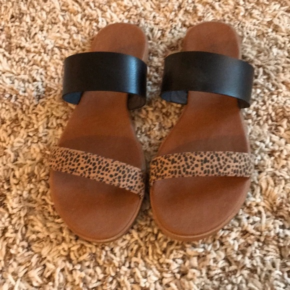 Express Shoes - Hint of cheetah sandals